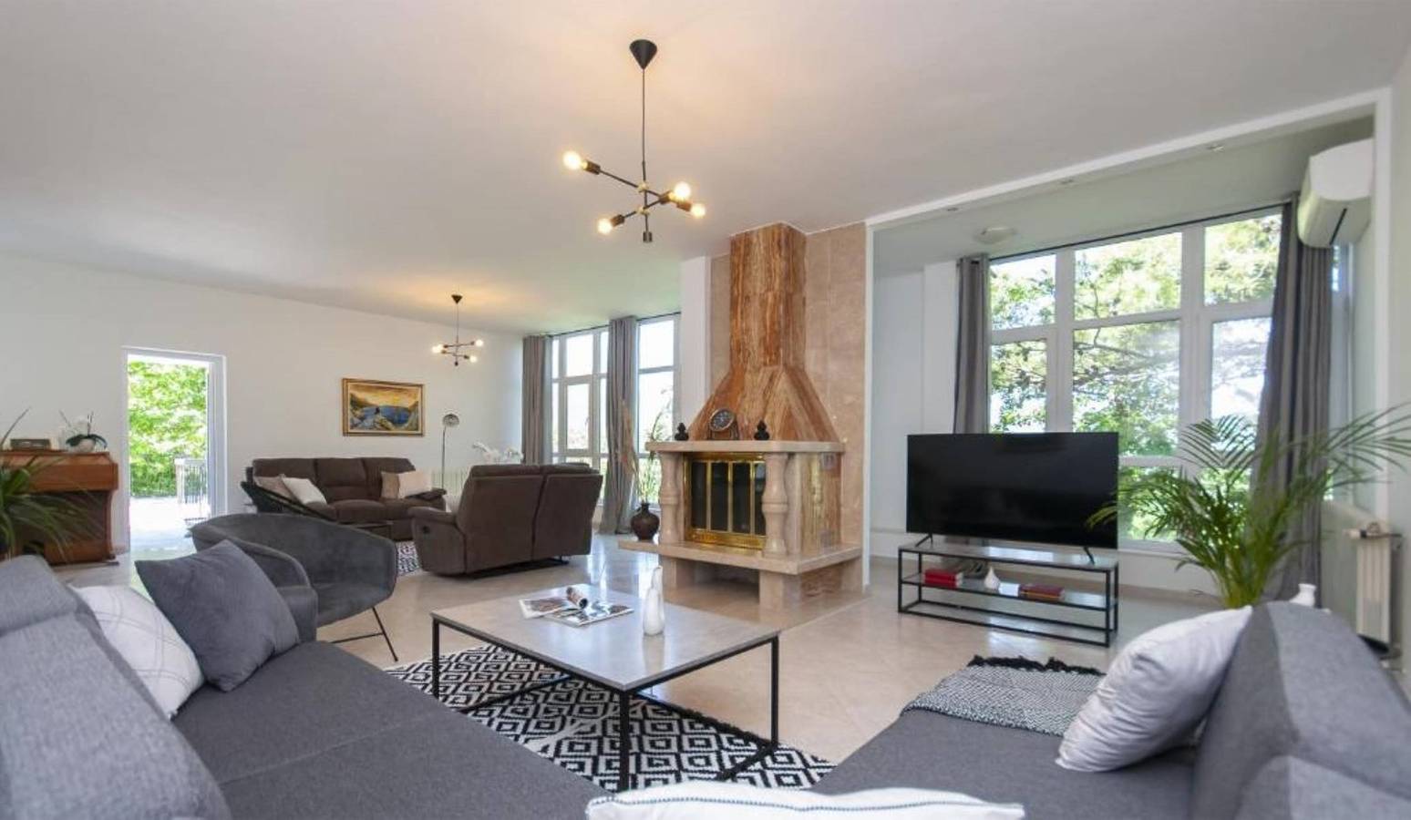 Villa für 10 Personen mit Balkon/Terrasse in Slime, Dalmatinisches Zagora