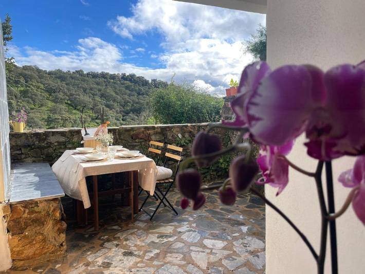 Apartamento para 6 personas, con Terraza además de Jardín y Vistas en Almonaster la Real