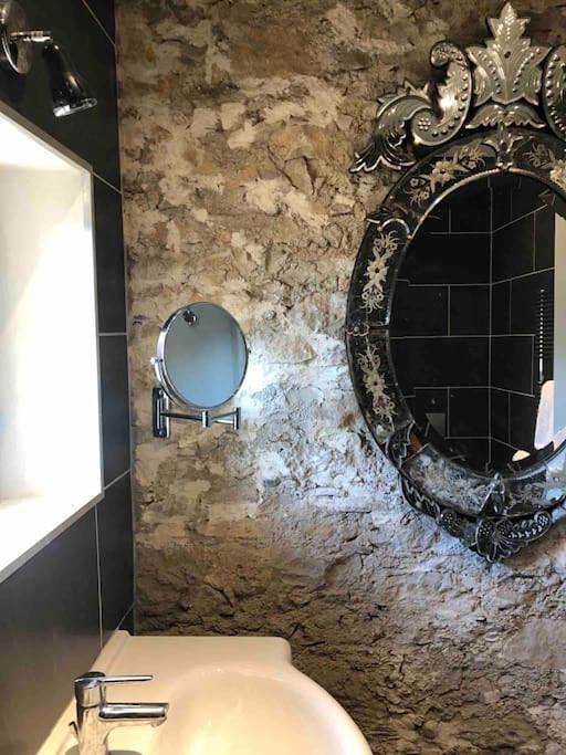 La Maison de Mama C: Charming french village home in Sainte-Colombe-sur-l'Hers, Région de Limoux