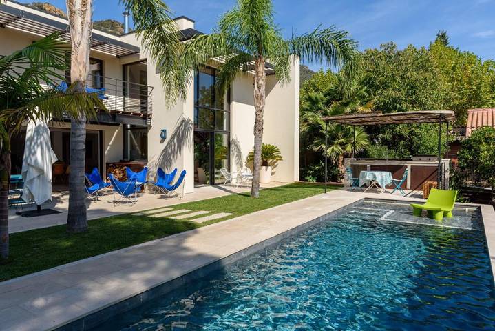 Villa voor 12 personen, with zwembad and tuin as well as uitzicht, met huisdier in Le Lavandou