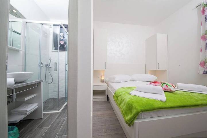 Ferienhaus für 10 Personen, mit Balkon und Whirlpool sowie Garten und Sauna in Makarska - 4