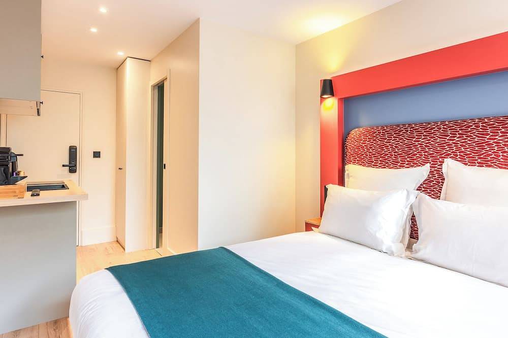 Ganze Wohnung, Hedonist House - Family apartment with terrace for 14 guests in Paris, Ile de France