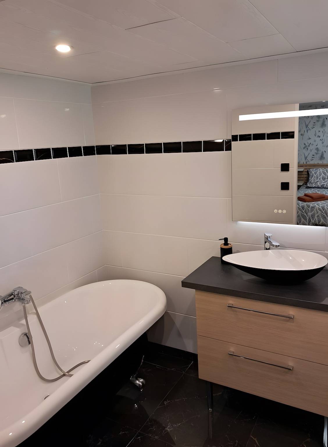 Hermès Room near Puy du Fou – Private Bath, Garden Access, Breakfast Included in Le Boupère, Fontenay-le-Comte