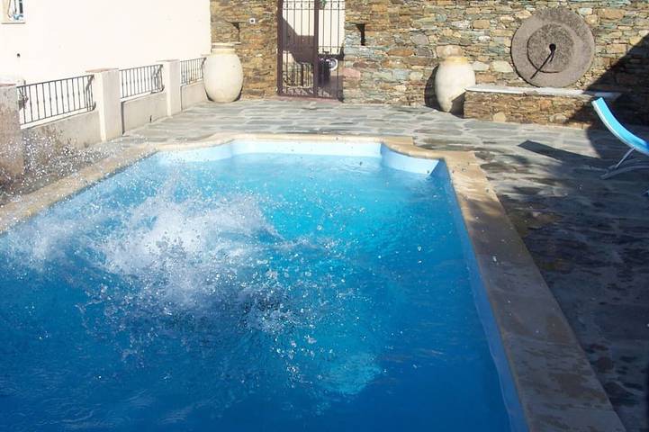 Location de vacances pour 2 personnes, avec Terrasse et Piscine dans Plage De La Marine De Meria