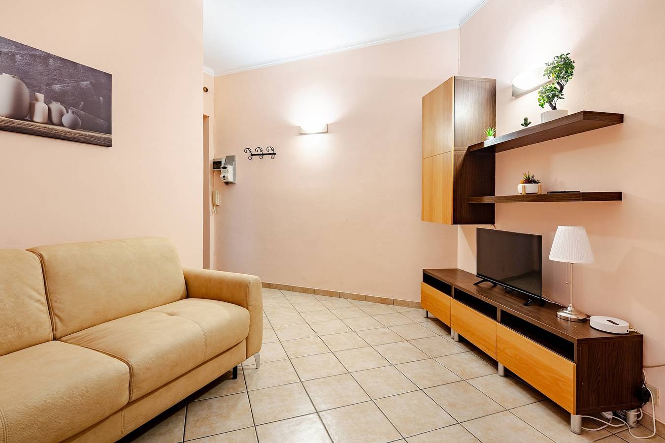 Entire apartment, Apartment 'The Moonlight' with Balcony, Wi-Fi and Air Conditioning in Turin, Turin Province