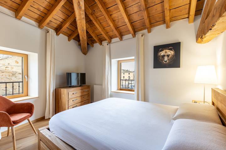 Location de vacances pour 8 personnes, avec sauna ainsi que terrasse et jacuzzi dans Office De Tourisme Des Angles - 4