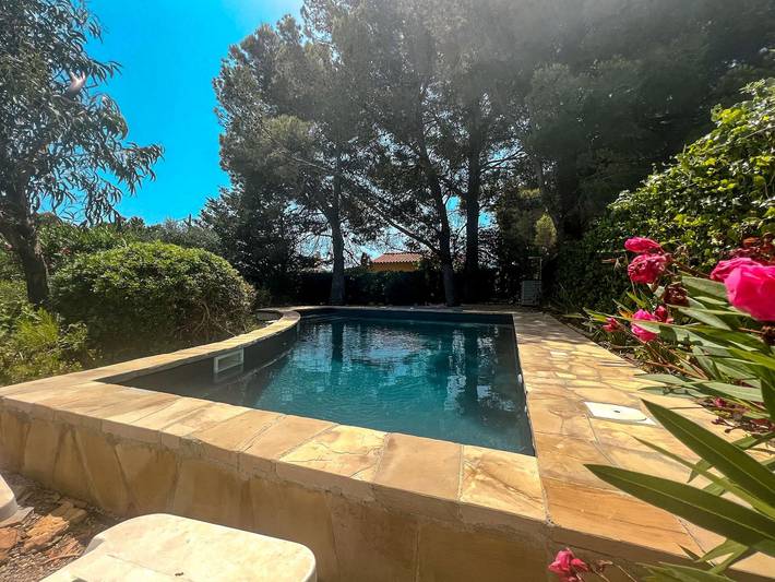 Location de vacances pour 6 personnes, avec jardin ainsi que vue et terrasse dans Les Tres Cales - 2