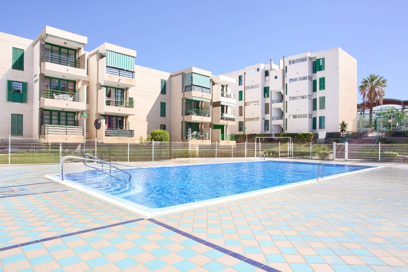 Ganze Wohnung, Ferienwohnung 'Espectacular Y Amplio Las Américas' mit privatem Pool, privater Terrasse und Wlan in Playa de las Américas, Arona