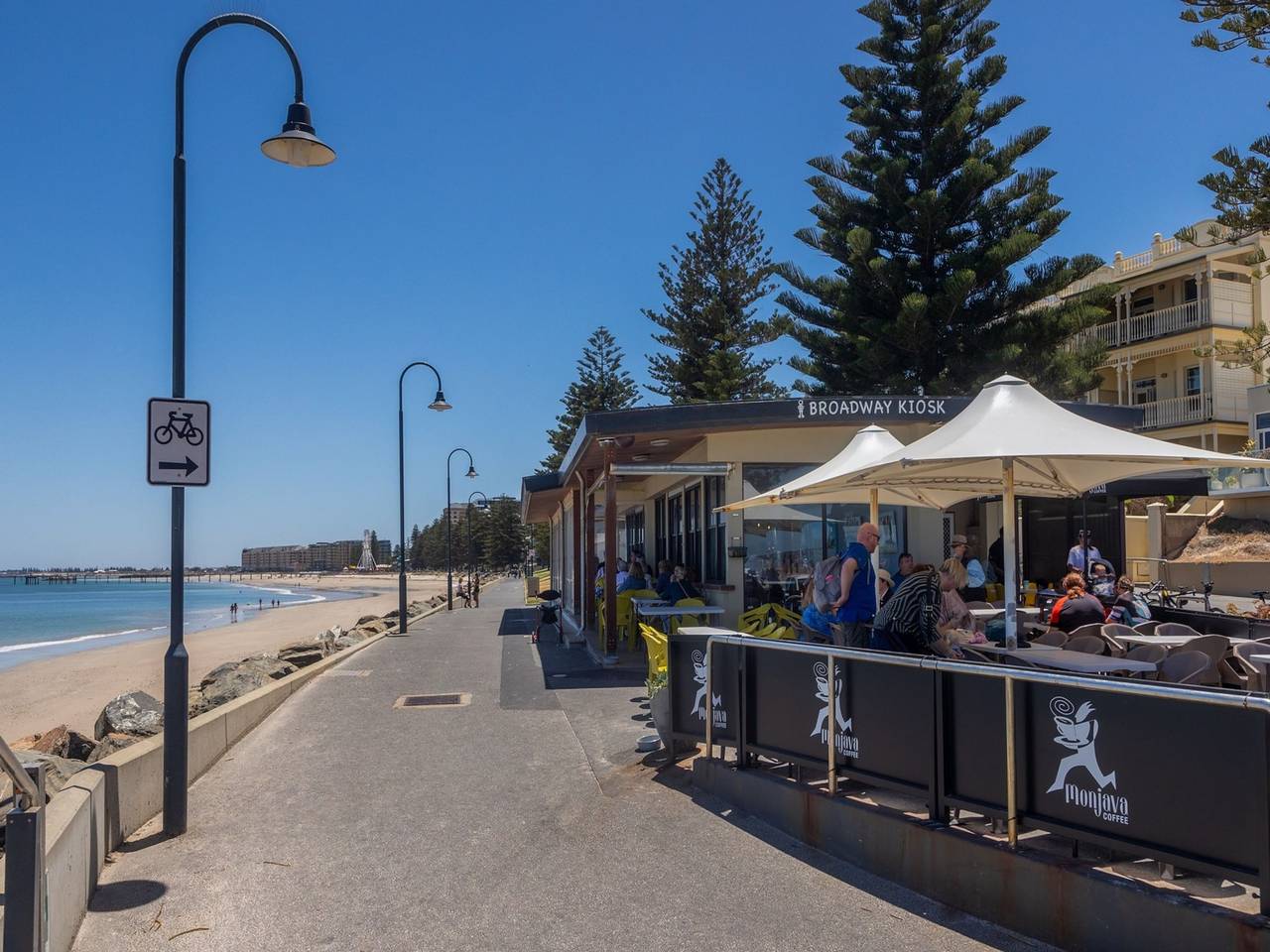 Entire apartment, Elegant 3-Bed Home from Sunny Glenelg Beach in Adelaide, South Australia