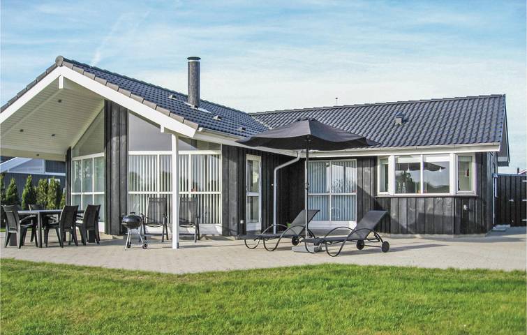 Ferienhaus für 6 Personen, mit Whirlpool und Garten sowie Terrasse in Råde Strand