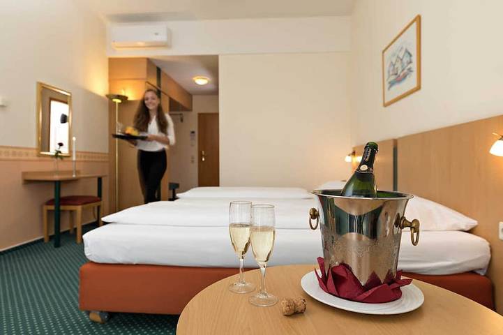 Ferienhaus für 3 Personen, mit Balkon und Pool sowie Sauna in Gengenbach - 2