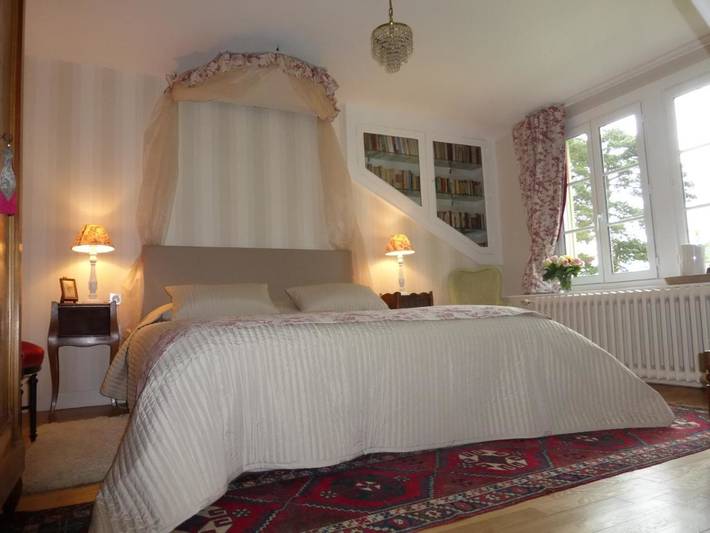 Location de vacances pour 4 personnes, avec jardin ainsi que vue et piscine à Druyes-les-Belles-Fontaines - 2