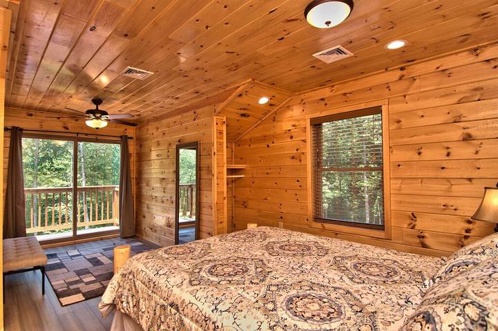 Vacation house for 24 people, with balcony and hot tub, with pets in Pennsylvania