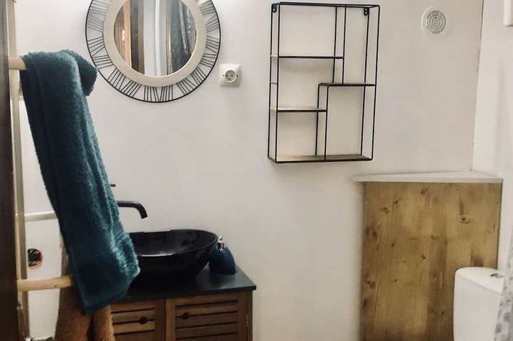 Gîte pour 2 personnes, avec jardin dans Lac des Montagnès - 3