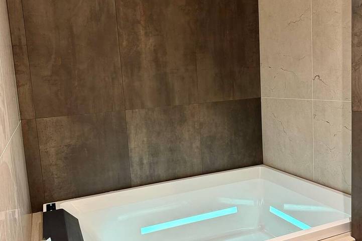 Appartamento per 2 persone, con idromassaggio in Torre a Mare