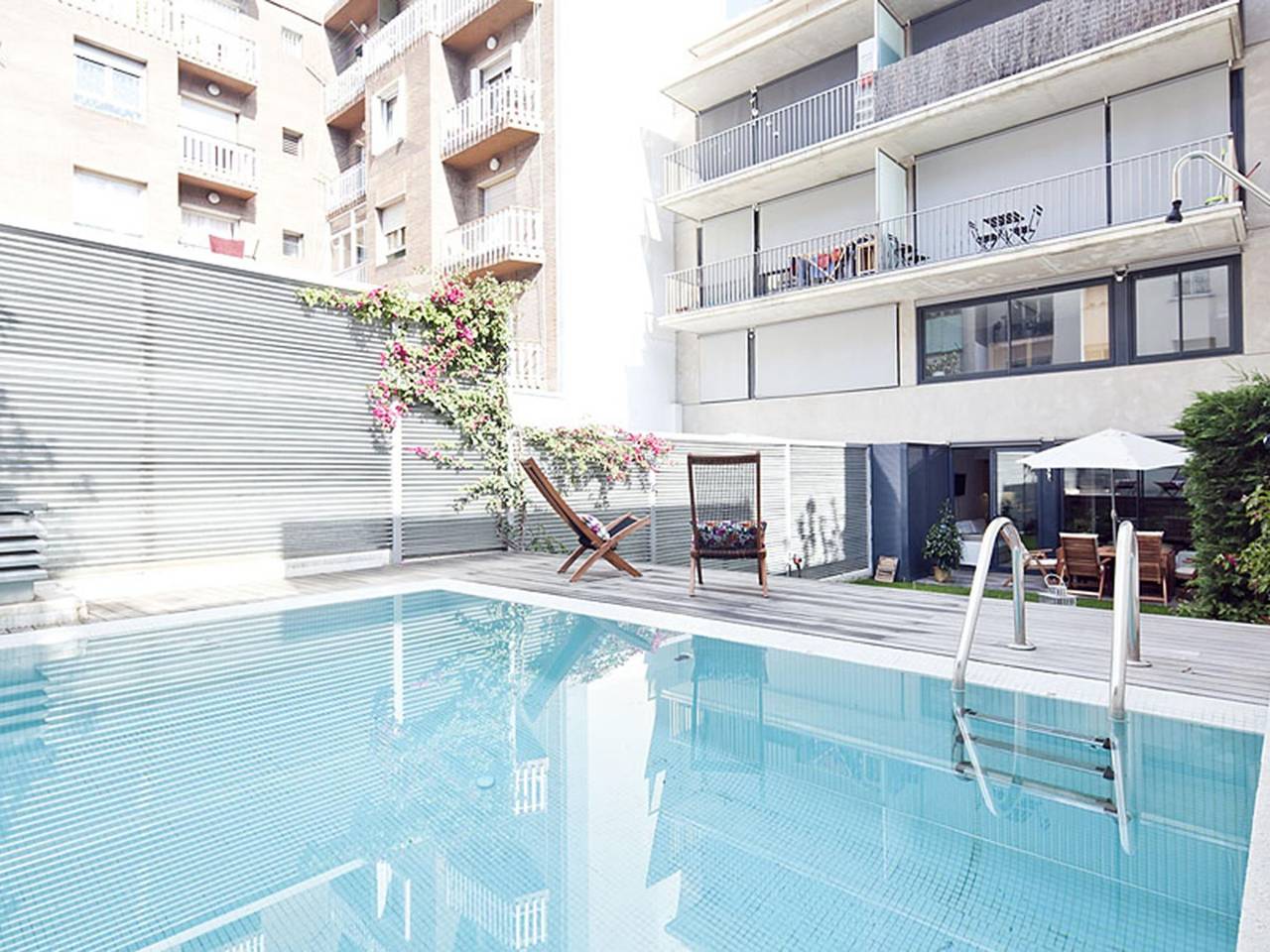Appartement de vacances entier, Duplex avec jardin et piscine privée à Barcelone in Barcelona Centre, Barcelone