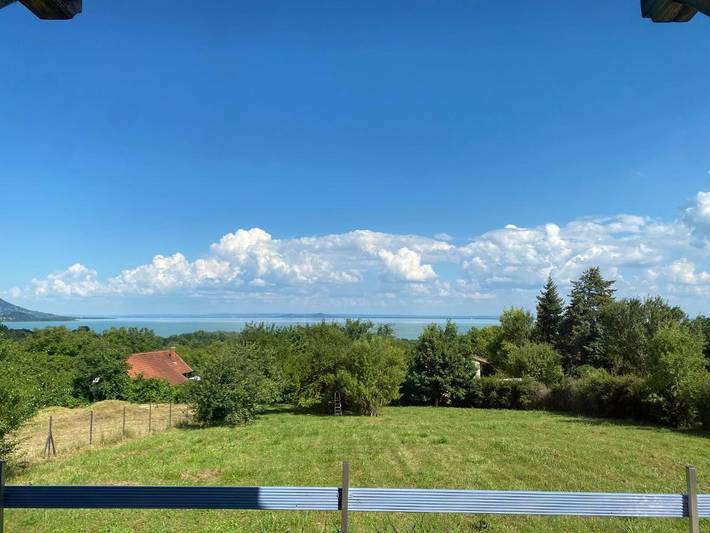 Ferienhaus für 6 Personen, mit Terrasse und Garten sowie Seeblick und Ausblick