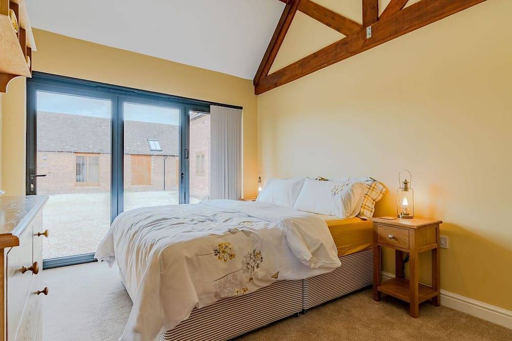Swifts Retreat at Oosland Barns - sleeps 2 guests  in 1 bedroom in Bidford on Avon, Warwickshire