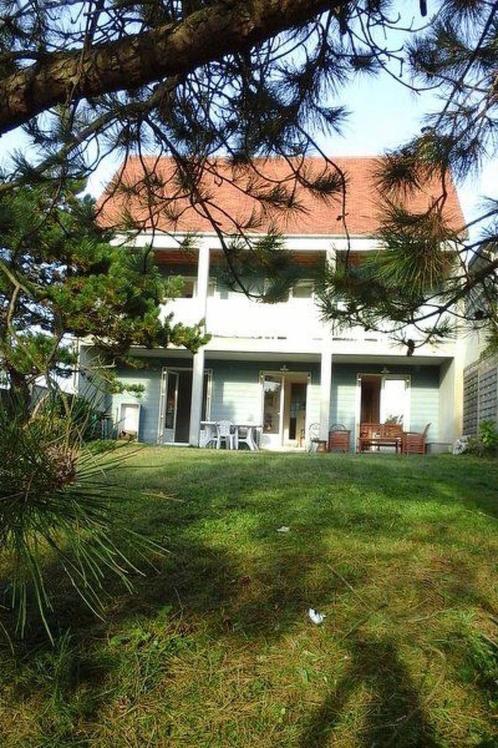 Location de vacances pour 6 personnes, avec Balcon ainsi que Terrasse et Jardin à Denneville