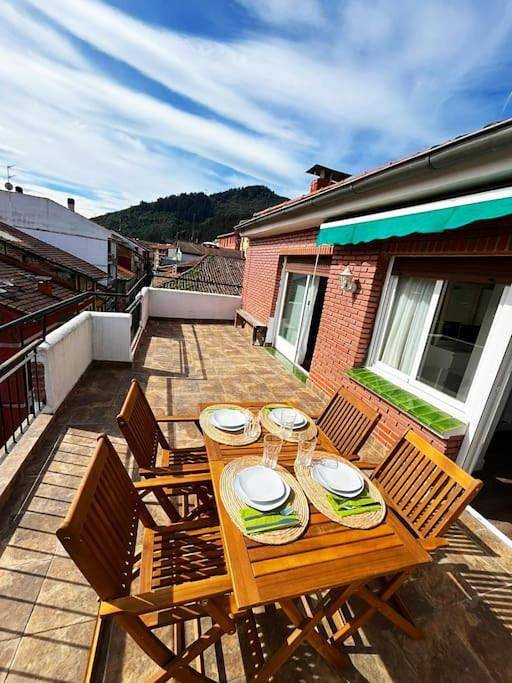 Gîte pour 4 personnes, avec Balcon ainsi que Terrasse et Vue à Balmaseda