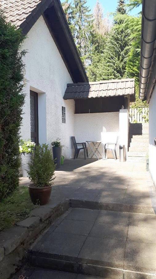 Ganze Wohnung, Apartment with Terrace in Kronenburg, Dahlem