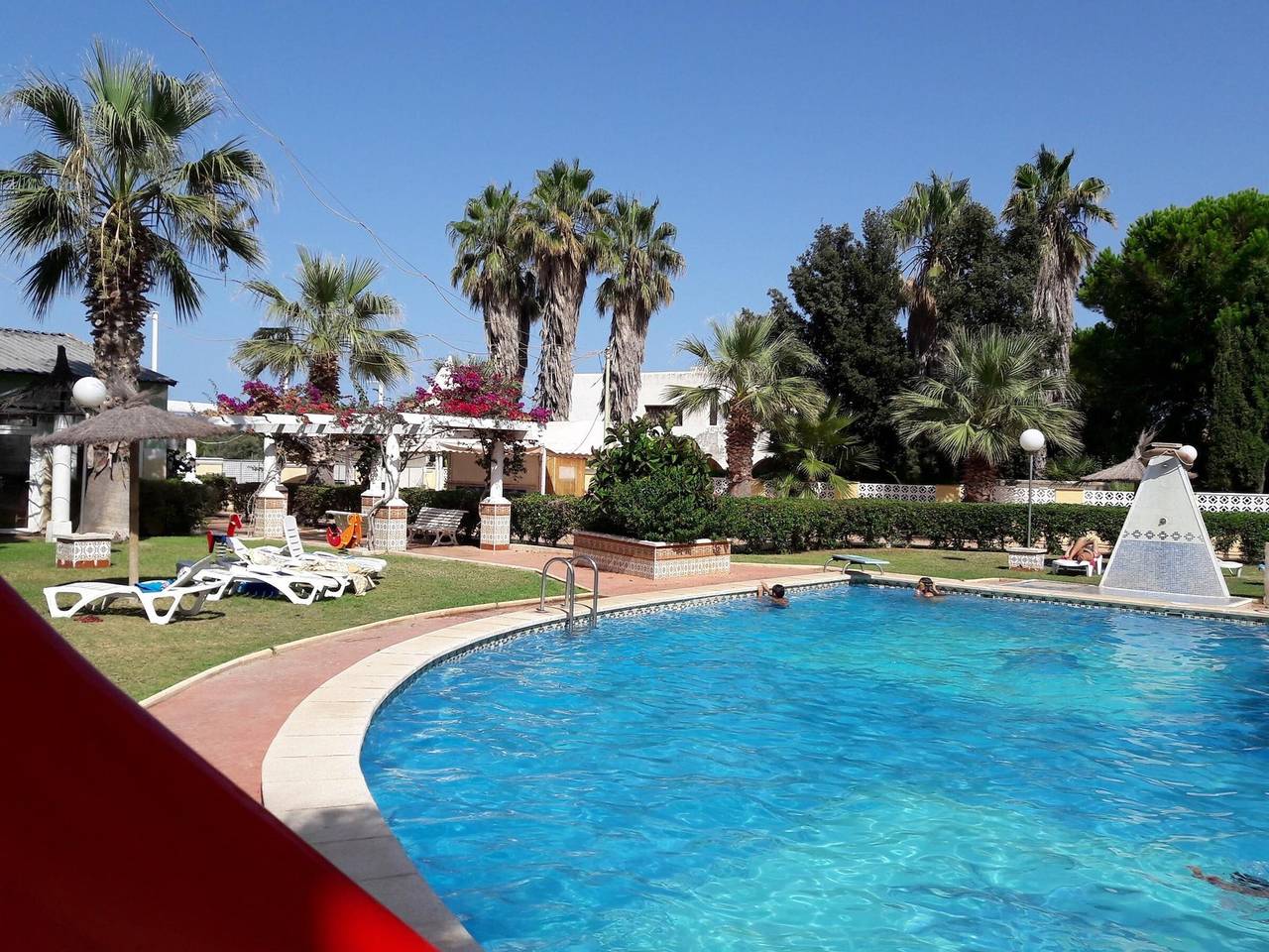 Geheel appartement, Beachfront Apartment in Alcoceber with Pool, Jacuzzi, and Garden in Alcalà de Xivert, Costa del Azahar
