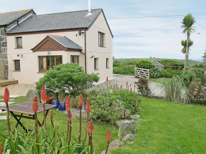 Cottage for 4 people, with garden in St. Just