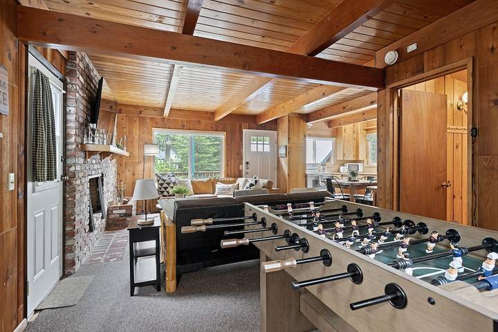 Log cabin for 4 people, with terrace in Shaver Lake