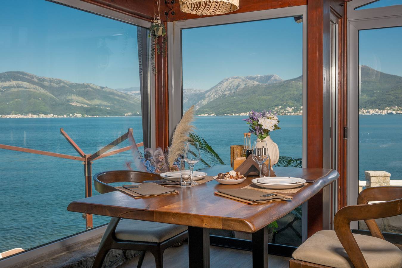 Seaview room in luxury villa with private beach in Tivat, Opština Tivat