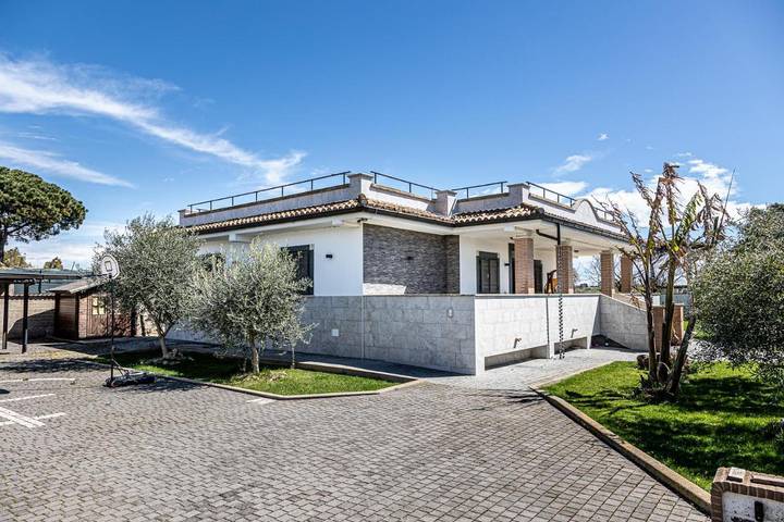 Villa per 6 persone, con giardino e terrazza a Pomezia