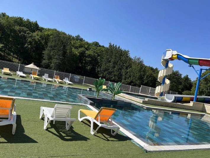 Camping pour 6 personnes, avec piscine, animaux acceptés