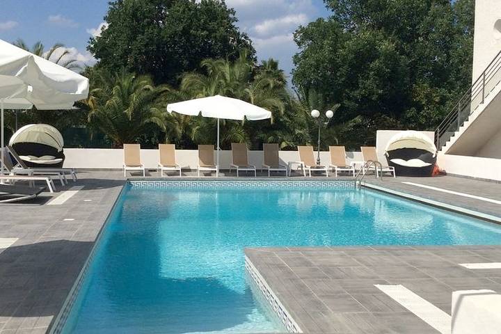 Location de vacances pour 6 personnes, avec Terrasse ainsi que Jardin et Piscine à Moriani-Plage
