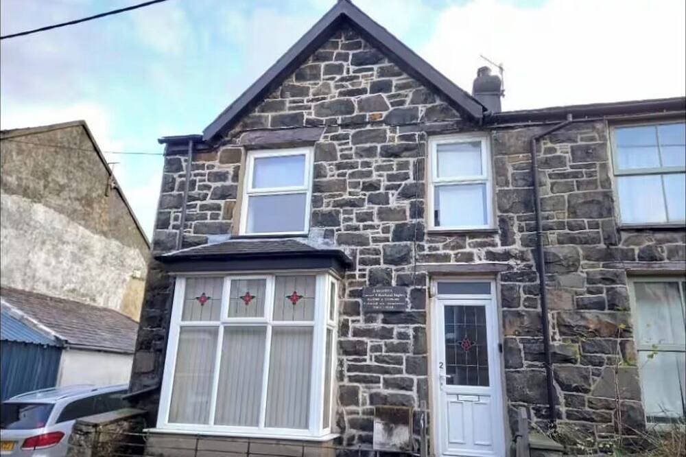 Cosy Welsh quarryman’s cottage in Llanberis, Llyn Padarn