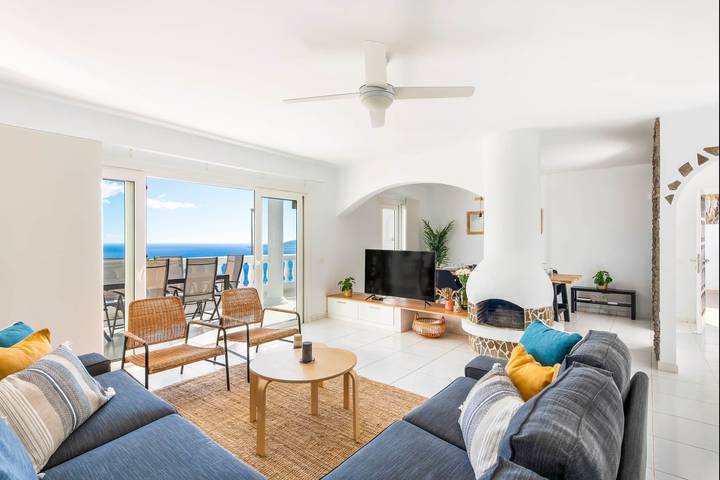 Vacation rental for 6 people, with Ocean view and Balcony as well as Terrace and Yard in El Rosario