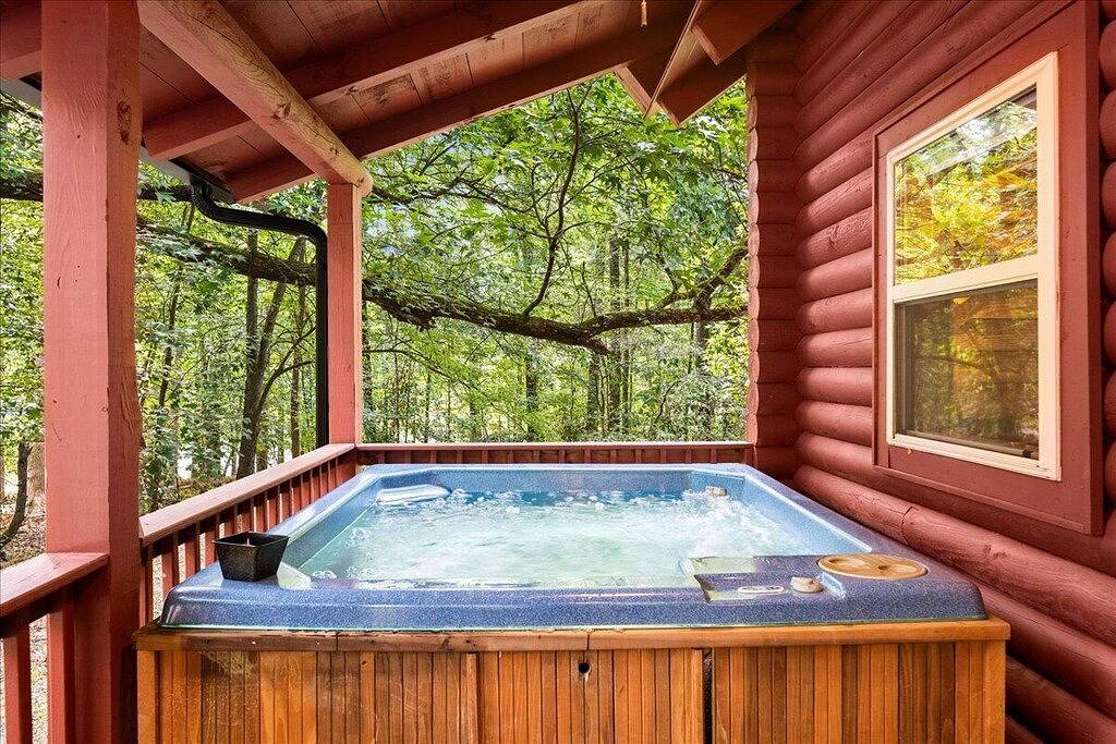 Log Cabin, Utk/Neyland, Smokies, 16acres, Fp, Hottub, Arcade, Fishing, Golf,Pets in Knox County (TN)
