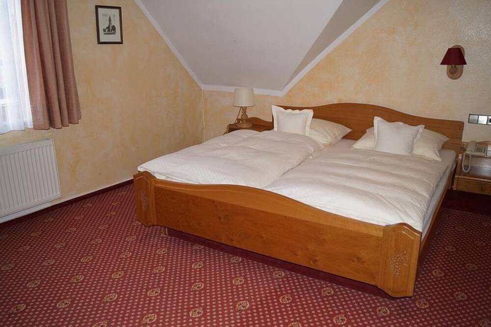 Doppelzimmer, Dusche, Wc, Nichtraucher - Hotel-Restaurant St. Martiner Castell in Sankt Martin, Südliche Weinstraße