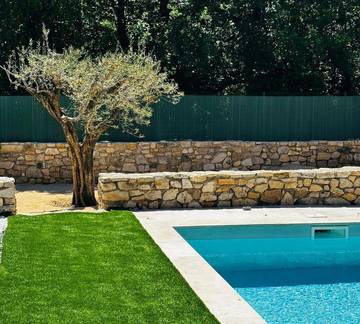 Cottage pour 6 personnes, avec terrasse et piscine, adapté aux familles à Aubussargues