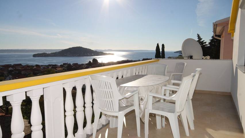 Ferienwohnung für 5 Personen, mit Terrasse in Preko