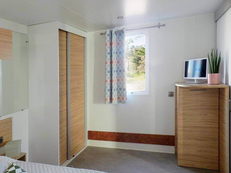 Flower Camping  Les Granges - Mobilhome 4 personnes - Pmr Confort 34 m² (2 chambres) + terrasse couverte in Luynes, Région de Tours