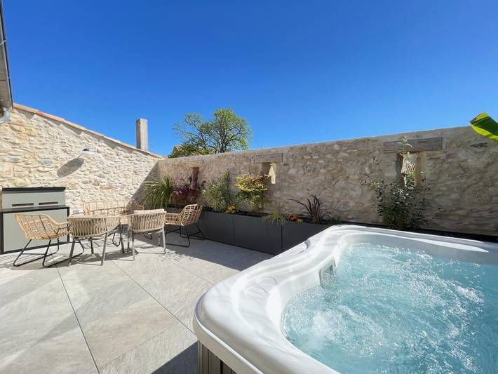 Gîte pour 7 personnes, avec terrasse et jacuzzi