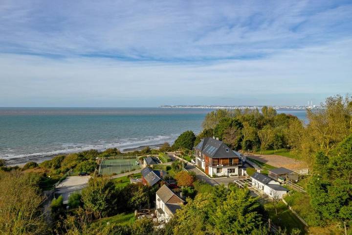 Location de vacances pour 2 personnes, avec Jacuzzi et Jardin ainsi que Piscine et Sauna à Villerville