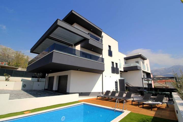 Villa pour 8 personnes, avec vue ainsi que piscine et jardin à Solin - 2