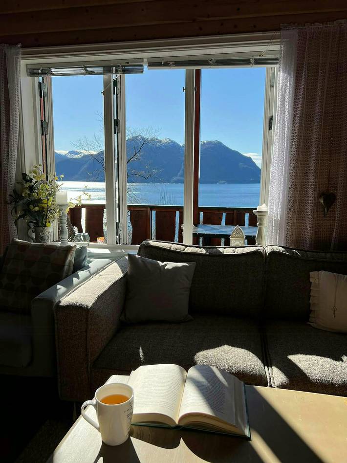 Fjordhütte mit Bergpanorama in der Nähe von Molde in Molde, Nördliches Fjordnorwegen