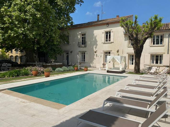 Location de vacances pour 22 personnes, avec Balcon et Terrasse ainsi que Jardin et Piscine à Saint-Geniès-de-Comolas