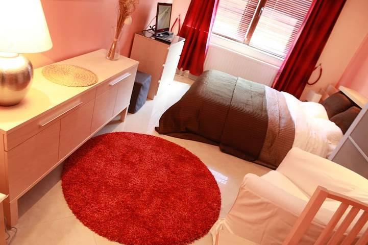 Location de vacances pour 3 personnes, avec terrasse et piscine, animaux acceptés à Anderlecht
