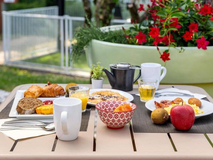 Hôtel pour 4 personnes, avec jardin ainsi que piscine et vue à Voreppe - 2