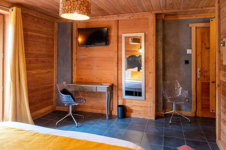 Mountain chalet with swimming pool and sauna - in the heart of the Hautes Alpes in La Salle-les-Alpes, Serre Chevalier