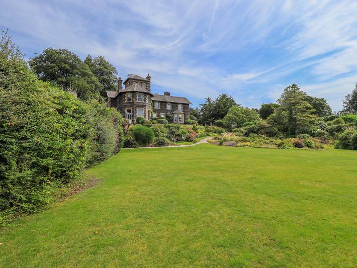 Log cabin for 12 people, with garden in Windermere