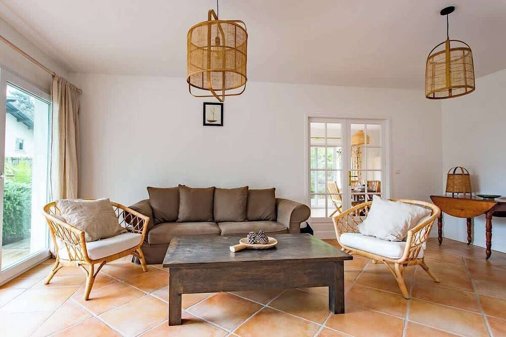 Villa with pool and Bassin view, 2 minutes from the beach. in Le Canon, Lège-Cap-Ferret