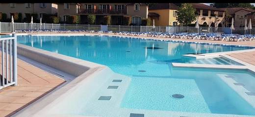 Gîte pour 5 personnes, avec vue sur le lac ainsi que piscine et jardin à Monflanquin
